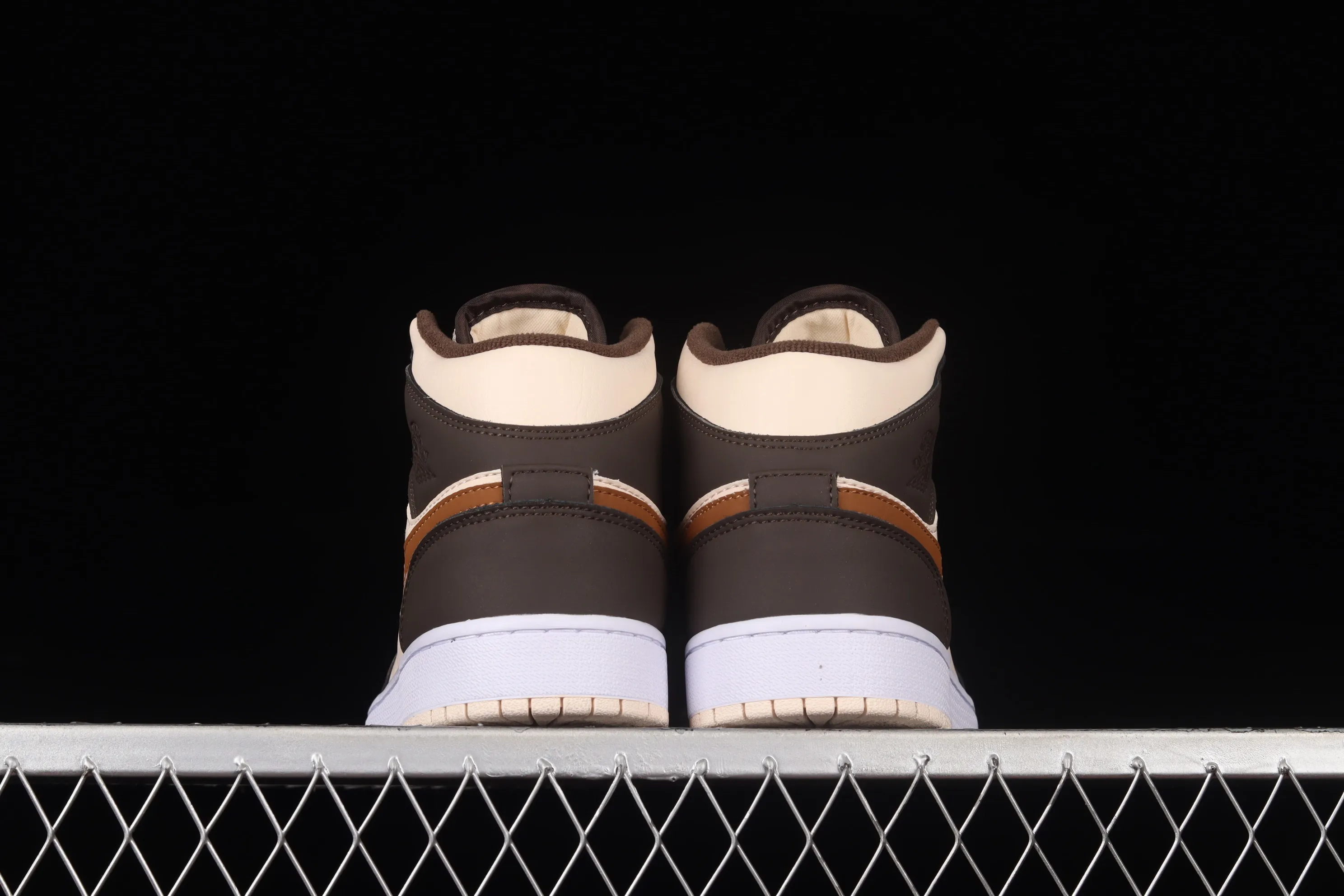 All categories Air Jordan Jordan series basketball shoes Air Jordan 1 Mid Z version Air Jordan 1 Mid AJ1 Joe 1 meter brown mid-top retro basketball shoes DO6699-200